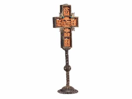  Griechisches Filigrankreuz mit Miniaturschnitzerei eines eingefassten Holzkreuzes