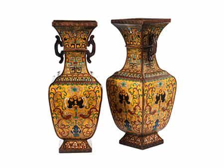  Paar Cloisonné-Vasen