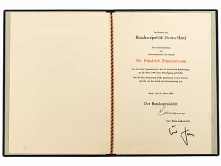  Urkunde zur Beendigung des Amtes als Bundesinnenminister für Dr. Friedrich Zimmermann