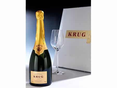 Geschenkkarton mit Champagner der Marke Krug 