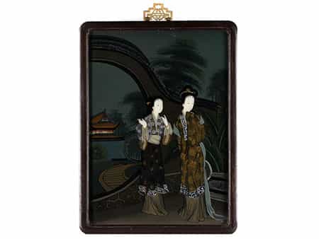 Hinterglasmalerei mit zwei eleganten Damen