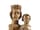 Detailabbildung: Große in Holz geschnitzte Figurengruppe der Maria mit dem Kind