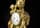 Detailabbildung: Louis XVI-Kaminuhr mit Figurengruppe in feuervergoldeter Bronze