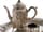 Detailabbildung: Silbernes Kaffee- und Teekannenservice im Rokoko-Stil